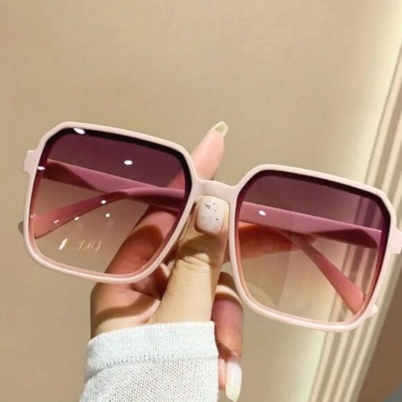 Brand New Oversized sunglasses - Picture 1 of 8